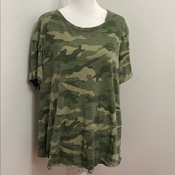 GUC Old Navy Camouflage Green Women's Top Size 3X - Picture 2 of 8